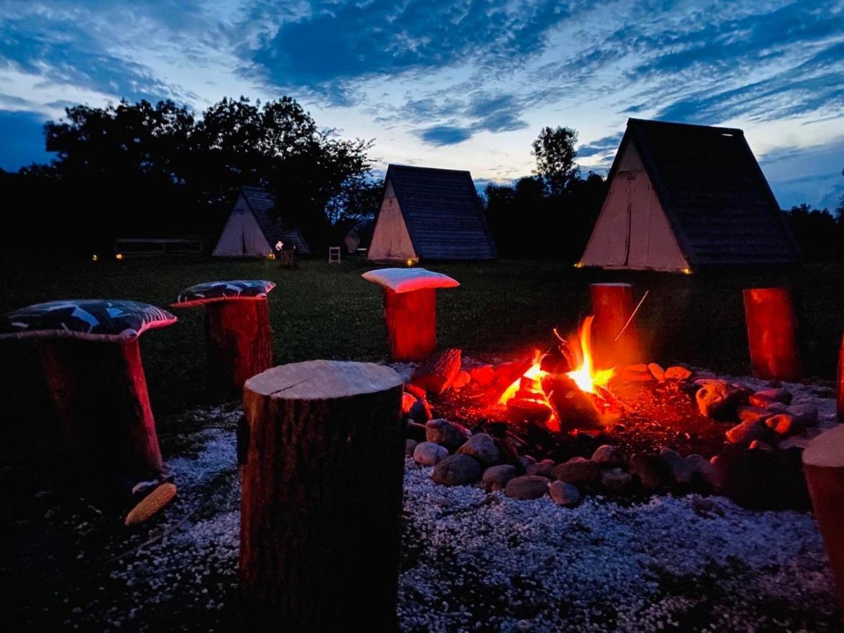 Greenvalleyglamping Sesce Pri Preboldu Екстериор снимка